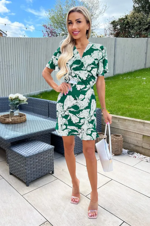 AX Paris Dresses Green And White Floral Printed Short Sleeve Day Dress