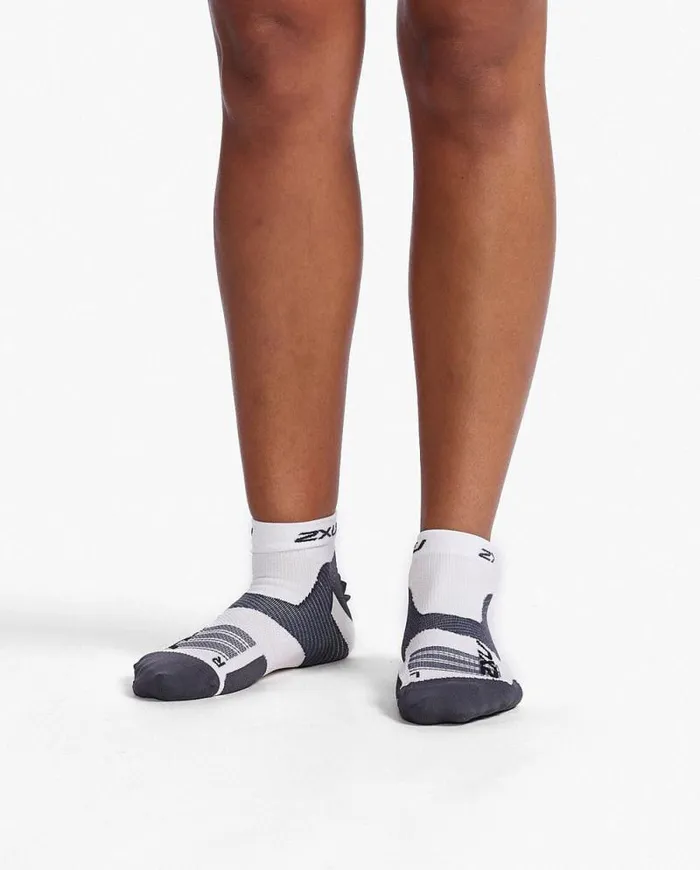 Socks Accessories 2XU Vectr Ultralight 14 Crew Compression Socks