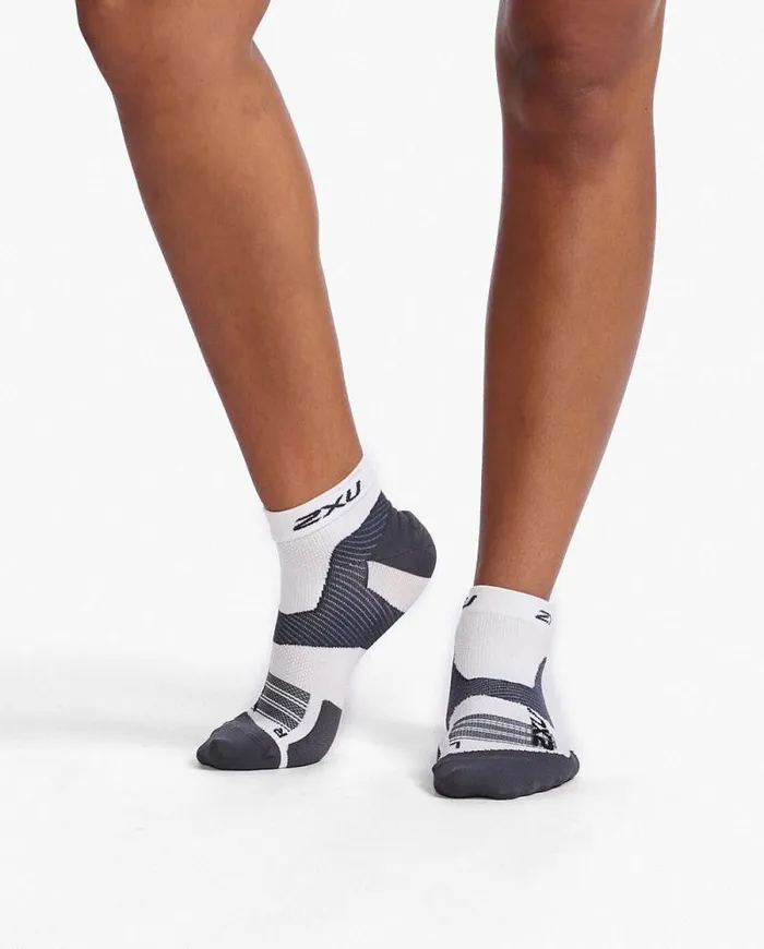 Socks Accessories 2XU Vectr Ultralight 14 Crew Compression Socks