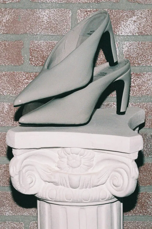 Women Jeffrey Campbell Mule BUZZING Tan Patent