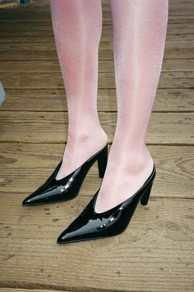 Women Jeffrey Campbell Mule BUZZING Tan Patent